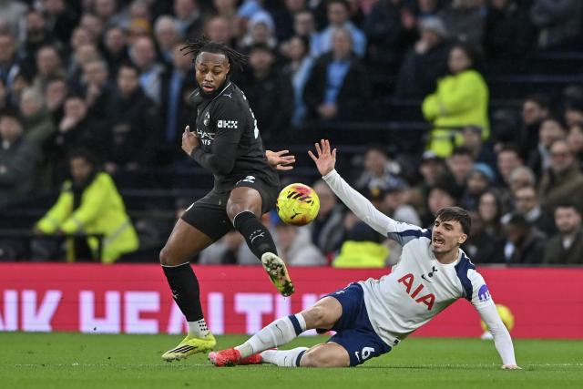 (260202) -- LONDON, Feb. 2, 2026 (Xinhua) -- Antoine Semenyo (L) of Manchester City battles with Joao Palhinha of Tottenham Hotspur during the English Premier League match between Tottenham Hotspur and Manchester City in London, Britain, on Feb. 1, 2026. (Xinhua)