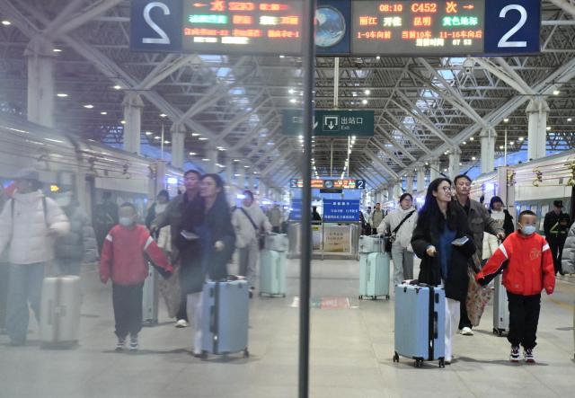 (260202) -- BEIJING, Feb. 2, 2026 (Xinhua) -- Passengers prepare to board a train at a railway station in Lijiang, southwest China's Yunnan Province, Feb. 2, 2026.
  China ushered in its largest annual population migration on Monday, 15 days ahead of the 2026 Spring Festival, also known as the Chinese New Year.
  A total of 9.5 billion passenger trips are expected during this year's travel rush period that will end on March 13, which will be a historic high.
  Of this total, road trips remain the dominant mode of travel, accounting for approximately 80 percent. 
  An estimated 540 million passenger trips will be handled by the country's railways, while the civil aviation sector will see 95 million trips. Both the overall scale and daily peak traffic of rail and air travel are expected to surpass historic high levels this year.
  In China, the 40-day travel surge will witness hundreds of millions of people return to their hometowns for family reunions. (Photo by Zhao Qingzu/Xinhua)