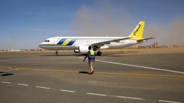 (260202) -- KHARTOUM, Feb. 2, 2026 (Xinhua) -- A Sudan Airways passenger plane lands at Khartoum International Airport in Khartoum, Sudan, Feb. 1, 2026.
  The Khartoum International Airport on Sunday received its first commercial passenger flight in almost three years, marking a key step toward reopening the airport and restoring air travel to Sudan's capital after a prolonged shutdown, officials said.
  The aircraft, operated by Sudan Airways and carrying 160 passengers, arrived from Port Sudan in eastern Sudan, Mohamed Jaafar Hassan, director of aviation security operations at the airport, told Xinhua. (Photo by Mohamed Khidir/Xinhua)