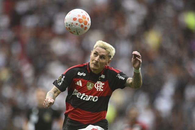 (260202) -- BRASILIA, Feb. 2, 2026 (Xinhua) -- Guillermo Varela of Flamengo vies for a header during the 2026 Supercopa do Brasil final match between Corinthians and Flamengo in Brasilia, Brazil, Feb. 1, 2026. (Photo by Lucio Tavora/Xinhua)