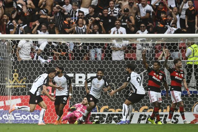 (260202) -- BRASILIA, Feb. 2, 2026 (Xinhua) -- Corinthians' players celebrate a goal during the 2026 Supercopa do Brasil final match between Corinthians and Flamengo in Brasilia, Brazil, Feb. 1, 2026. (Photo by Lucio Tavora/Xinhua)