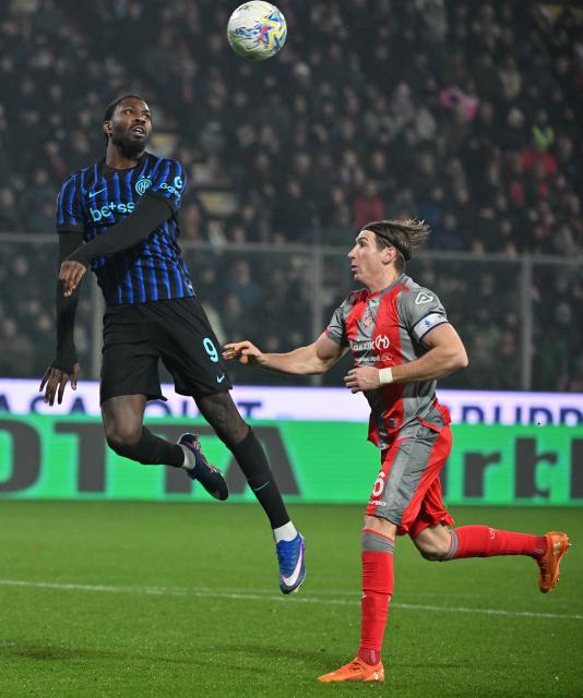 (260202) -- CREMONA, Feb. 2, 2026 (Xinhua) -- Inter Milan's Marcus Thuram (L) vies with Cremonese's Federico Baschirotto during a Serie A football match between Cremonese and Inter Milan in Cremona, Italy, Feb. 1, 2026. (Photo by Alberto Lingria/Xinhua)