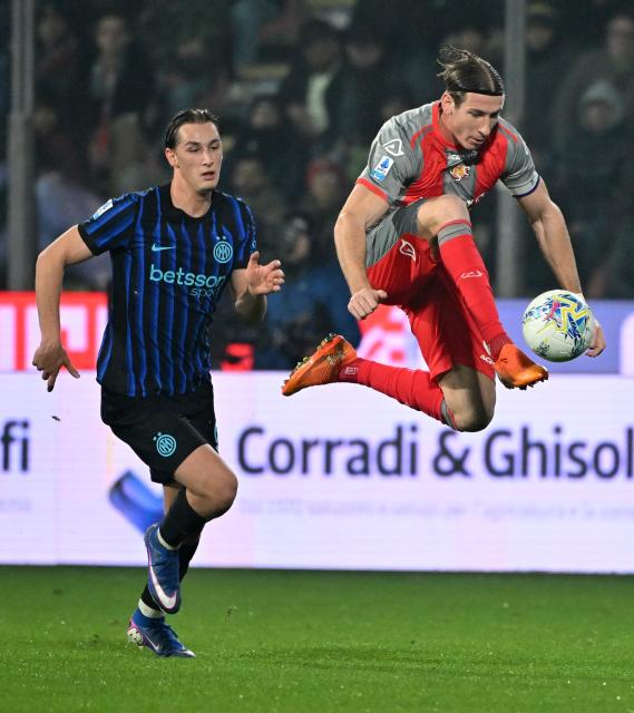 (260202) -- CREMONA, Feb. 2, 2026 (Xinhua) -- Inter Milan's Pio Esposito (L) vies with Cremonese's Federico Baschirotto during a Serie A football match between Cremonese and Inter Milan in Cremona, Italy, Feb. 1, 2026. (Photo by Alberto Lingria/Xinhua)