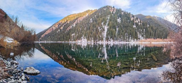(260202) -- ALMATY, Feb. 2, 2026 (Xinhua) -- This stitched mobile phone panoramic photo taken on Jan. 31, 2026 shows a view of the Kolsai Lakes National Park in Almaty Region, Kazakhstan. (Xinhua/Li Renzi)