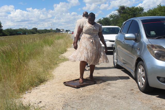 (260202) -- GABORONE, Feb. 2, 2026 (Xinhua) -- A woman sanitizes her shoes at a disease control station along the road of Francistown-Jackalas I Village in North East District, Botswana, Feb. 1, 2026. Botswanan veterinary authorities on Sunday confirmed an outbreak of foot-and-mouth disease (FMD) at a village in the northeastern part of the southern African country, near the border with Zimbabwe. (Photo by Shingirai Madondo/Xinhua)