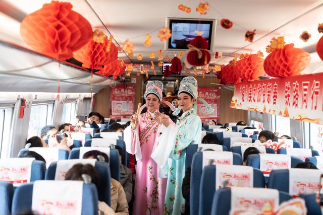 (260202) -- BEIJING, Feb. 2, 2026 (Xinhua) -- A local opera performance is staged aboard a high-speed train in east China's Anhui Province on Feb. 2, 2026.
  China ushered in its largest annual population migration on Monday, 15 days ahead of the 2026 Spring Festival, also known as the Chinese New Year.
  A total of 9.5 billion passenger trips are expected during this year's travel rush period that will end on March 13, which will be a historic high. (Xinhua/Du Yu)