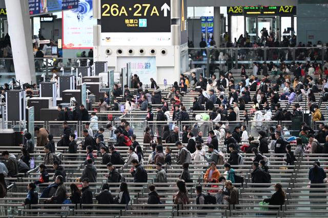 (260202) -- BEIJING, Feb. 2, 2026 (Xinhua) -- Passengers line up for security check at Guangzhou South Railway Station in Guangzhou, south China's Guangdong Province, Feb. 2, 2026.
  China ushered in its largest annual population migration on Monday, 15 days ahead of the 2026 Spring Festival, also known as the Chinese New Year.
  A total of 9.5 billion passenger trips are expected during this year's travel rush period that will end on March 13, which will be a historic high. (Xinhua/Deng Hua)