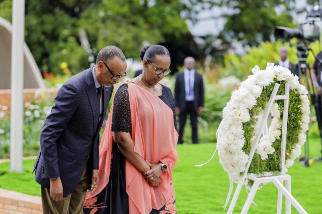 (260202) -- KIGALI, Feb. 2, 2026 (Xinhua) -- Rwandan President Paul Kagame and First Lady Jeannette Kagame lay a wreath in commemoration of the nation's heroes and observe a moment of silence at the National Heroes Mausoleum in Remera Sector, Gasabo District of Kigali, Rwanda, Feb. 1, 2026.
  Rwanda on Sunday paid tribute to the nation's heroes during the 32nd National Heroes' Day commemoration across the country. (Photo by Cyril Ndegeya/Xinhua)