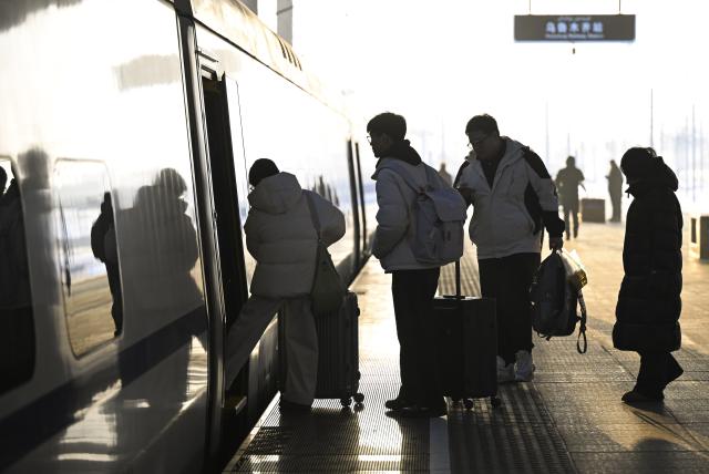 (260202) -- BEIJING, Feb. 2, 2026 (Xinhua) -- Passengers board a train at Urumqi Railway Station in Urumqi, northwest China's Xinjiang Uygur Autonomous Region, Feb. 2, 2026. China ushered in its largest annual population migration on Monday, 15 days ahead of the 2026 Spring Festival, also known as the Chinese New Year.
  A total of 9.5 billion passenger trips are expected during this year's travel rush period that will end on March 13, which will be a historic high. (Xinhua/Wang Fei)