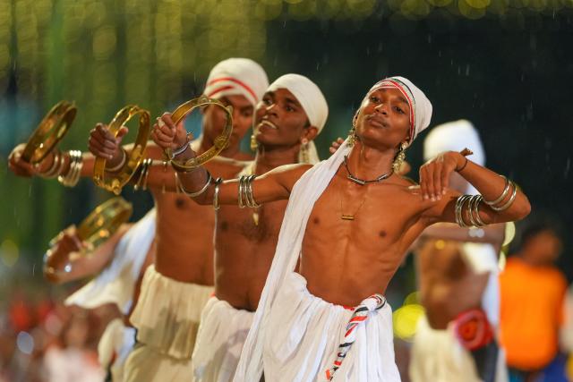 (260202) -- COLOMBO, Feb. 2, 2026 (Xinhua) -- Dancers perform a traditional dance during the annual Navam Maha Perahera parade in Colombo, Sri Lanka, Feb. 1, 2026. (Photo by Thilina Kaluthotage/Xinhua)