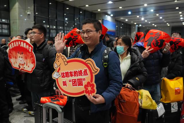 (260202) -- BEIJING, Feb. 2, 2026 (Xinhua) -- Passengers waiting to board train No. K4069 queue up at the departure hall of Beijing West Railway Station in Beijing, capital of China, Feb. 1, 2026. China ushered in its largest annual population migration on Monday, 15 days ahead of the 2026 Spring Festival, also known as the Chinese New Year.
  A total of 9.5 billion passenger trips are expected during this year's travel rush period that will end on March 13, which will be a historic high. (Xinhua/Ju Huanzong)
