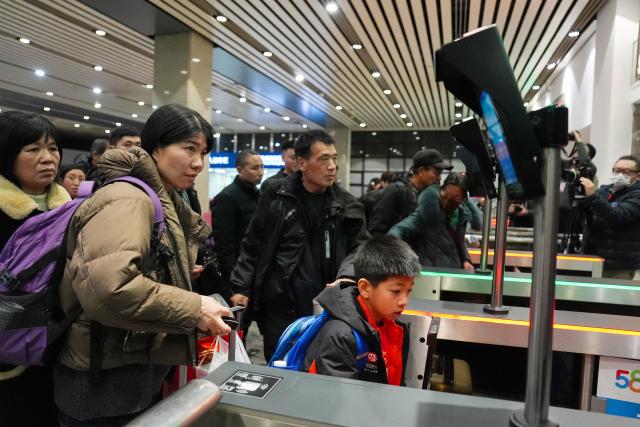 (260202) -- BEIJING, Feb. 2, 2026 (Xinhua) -- Passengers pass through ticket gates to board train No. K4069 at Beijing West Railway Station in Beijing, capital of China, Feb. 1, 2026. China ushered in its largest annual population migration on Monday, 15 days ahead of the 2026 Spring Festival, also known as the Chinese New Year.
  A total of 9.5 billion passenger trips are expected during this year's travel rush period that will end on March 13, which will be a historic high. (Xinhua/Ju Huanzong)