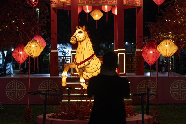 (260202) -- JAKARTA, Feb. 2, 2026 (Xinhua) -- An illuminated horse decoration for the upcoming Chinese New Year is seen in Jakarta, Indonesia, Feb. 2, 2026. (Xinhua/Veri Sanovri)
