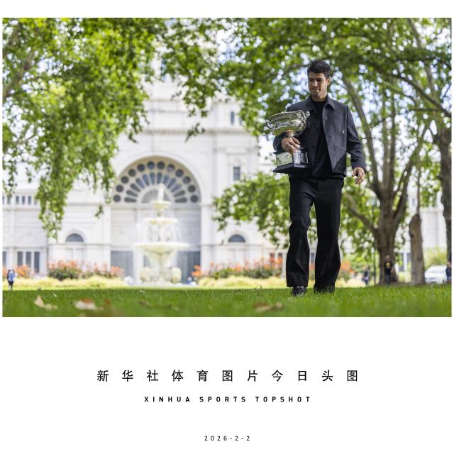 (260202) -- Beijing, Feb. 2, 2026 (Xinhua) -- Carlos Alcaraz of Spain poses with the Norman Brookes Challenge Cup during the 2026 Australian Open men's champion media opportunity at the Royal Exhibition Building in Melbourne, Australia, Feb. 2, 2026. (Photo by Hu Jingchen/Xinhua)