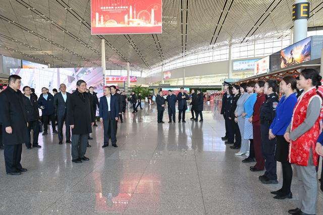 (260202) -- BEIJING, Feb. 2, 2026 (Xinhua) -- Chinese Vice Premier He Lifeng, also a member of the Political Bureau of the Communist Party of China Central Committee, inspects Tianjin Binhai International Airport in north China's Tianjin, Feb. 2, 2026. He made an inspection of transport hubs in Beijing and Tianjin on the first day of the 2026 Spring Festival travel rush. (Xinhua/Li Xin)