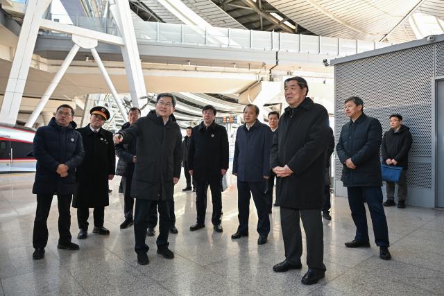 (260202) -- BEIJING, Feb. 2, 2026 (Xinhua) -- Chinese Vice Premier He Lifeng, also a member of the Political Bureau of the Communist Party of China Central Committee, inspects Beijing South Railway Station in Beijing, capital of China, Feb. 2, 2026. He made an inspection of transport hubs in Beijing and Tianjin on the first day of the 2026 Spring Festival travel rush. (Xinhua/Li Xin)
