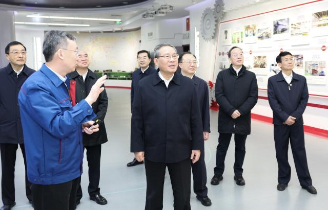 (260202) -- JINAN, Feb. 2, 2026 (Xinhua) -- Chinese Premier Li Qiang, also a member of the Standing Committee of the Political Bureau of the Communist Party of China (CPC) Central Committee, visits the Jier Machine-Tool Group Co., Ltd., in east China's Shandong Province on Feb. 2, 2026. Li made an inspection tour on Monday in east China's Shandong Province. (Xinhua/Huang Jingwen)