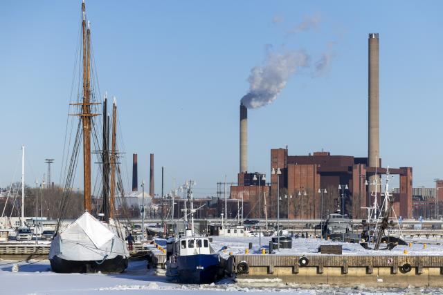 (260202) -- HELSINKI, Feb. 2, 2026 (Xinhua) -- Photo taken on Feb. 2, 2026 shows the Salmisaari power plant in Helsinki, Finland. (Photo by Matti Matikainen/Xinhua)