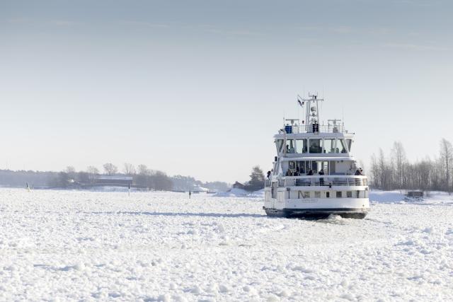 (260202) -- HELSINKI, Feb. 2, 2026 (Xinhua) -- Photo taken on Feb. 2, 2026 shows a ferry sailing in the waters off Helsinki, Finland. (Photo by Matti Matikainen/Xinhua)