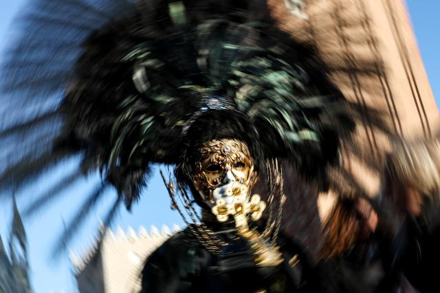(260203) -- BEIJING, Feb. 3, 2026 (Xinhua) -- A reveler poses at the St. Mark's Square during the Venice Carnival 2026 in Venice, Italy, Feb. 1, 2026. (Xinhua/Li Jing)