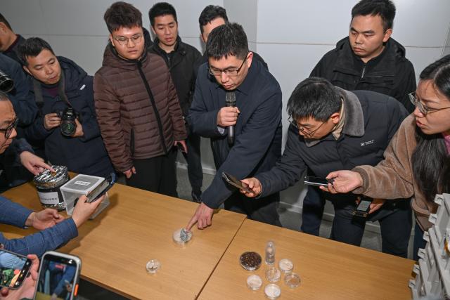 (260203) -- CHONGQING, Feb. 3, 2026 (Xinhua) -- A researcher introduces the specimen at the Center of Space Exploration under Ministry of Education, in Chongqing University, southwest China's Chongqing, Feb. 2, 2026. Researchers at China's Chongqing University announced on Monday that a butterfly has successfully emerged from its pupa while orbiting Earth, yielding valuable data on biological survival in the harsh microgravity environment of space.
   The butterfly chrysalis was sealed inside a small experimental space ecosystem payload developed by the university's research team and carried into space aboard the Kuaizhou-11 Y8 carrier rocket on Dec. 13, 2025.
TO GO WITH "China Focus: Chinese space experiment sees butterfly emerge in orbit" (Xinhua/Chen Cheng)