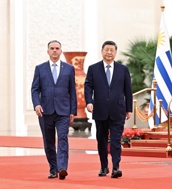 (260203) -- BEIJING, Feb. 3, 2026 (Xinhua) -- Chinese President Xi Jinping holds a welcome ceremony for President of the Oriental Republic of Uruguay Yamandu Orsi in the Northern Hall of the Great Hall of the People prior to their talks in Beijing, capital of China, Feb. 3, 2026. Xi held talks with Orsi, who is on a state visit to China, at the Great Hall of the People in Beijing on Tuesday. (Xinhua/Yan Yan)