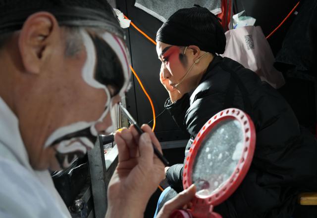 (260203) -- HANGZHOU, Feb. 3, 2026 (Xinhua) -- Artists prepare to perform Wuju Opera in Wucun Village, Wucheng District of Jinhua City, east China's Zhejiang Province, Jan. 27, 2026.
  Around the Spring Festival, opera troupes are busy performing in the countryside of Zhejiang, creating a vibrant and festive atmosphere. (Xinhua/Weng Xinyang)
