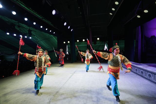 (260203) -- HANGZHOU, Feb. 3, 2026 (Xinhua) -- Artists stage a Wuju Opera show in Meixia Village, Jinyun County of Lishui City, east China's Zhejiang Province, Jan. 29, 2026.
  Around the Spring Festival, opera troupes are busy performing in the countryside of Zhejiang, creating a vibrant and festive atmosphere. (Xinhua/Xu Yu)