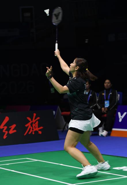 (260203) -- QINGDAO, Feb. 3, 2026 (Xinhua) -- Thet Htar Thuzar of Myanmar hits a return in the women's singles match against Busanan Ongbamrunghan of Thailand during the Group Y match between Thailand and Myanmar at Badminton Asia Team Championships 2026 in Qingdao, east China's Shandong Province, Feb. 3, 2026. (Xinhua/Li Ziheng)