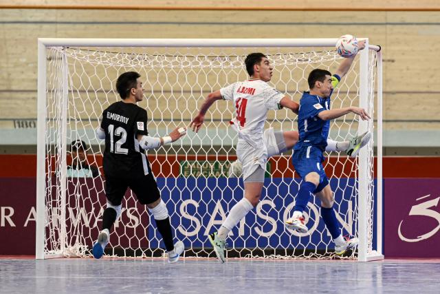 (260203) -- JAKARTA, Feb. 3, 2026 (Xinhua) -- Ilkhomjon Khamroev (R) of Uzbekistan competes during the quarterfinal match between Iran and Uzbekistan at the AFC Futsal Asian Cup 2026 in Jakarta, Indonesia, Feb. 3, 2026. (Xinhua/Agung Kuncahya B.)