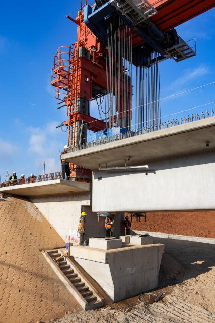(260203) -- KUNMING, Feb. 3, 2026 (Xinhua) -- Staff members work to position the last box girder of a bridge along the Chongqing-Kunming high-speed railway in Chenggong District of Kunming, southwest China's Yunnan Province, Feb. 3, 2026. As the last box girder of a bridge was precisely positioned on Tuesday, the construction of bridges along the Chongqing-Kunming High-Speed Railway was fully completed, paving way for subsequent construction work.
   When the Chongqing-Kunming high-speed railway opens to traffic, travel time between Chongqing and Kunming will be significantly reduced. This will boost connectivity between China's southwest region and the rest of the country, and promote coordinated regional economic development. (Xinhua/Chen Xinbo)