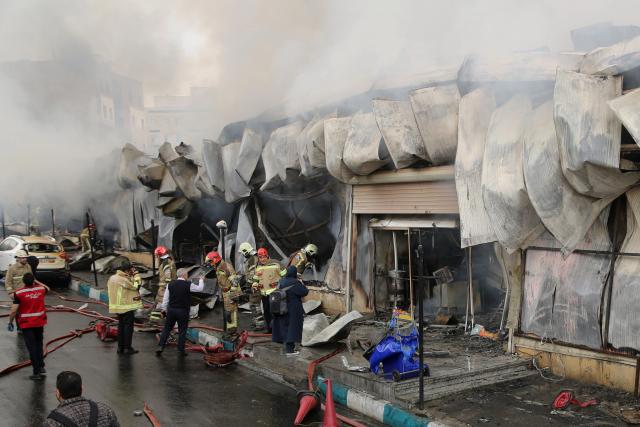 (260203) -- TEHRAN, Feb. 3, 2026 (Xinhua) -- This photo taken on Feb. 3, 2026 shows firefighters working on a fire site at a market in Tehran, Iran.
  A huge fire erupted at a market in the Iranian capital Tehran on Tuesday morning, the official news agency IRNA reported.
  The fire broke out in the Jannat Abad neighborhood in western Tehran and was reported at 09:55 a.m. local time (0625 GMT), prompting firefighters from five stations to rush to the scene, IRNA quoted Tehran Fire Department spokesman Jalal Maleki as saying. (Xinhua)