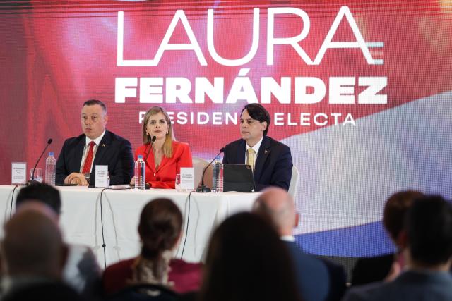 (260203) -- SAN JOSE, Feb. 3, 2026 (Xinhua) -- Costa Rican President-elect Laura Fernandez (C) attends a press conference in San Jose, Costa Rica, Feb. 2, 2026. Laura Fernandez, the candidate from the ruling Sovereign People Party, on Sunday celebrated her victory in the Costa Rican presidential election after securing 48.3 percent of the vote. (Photo by Francisco Canedo/Xinhua)