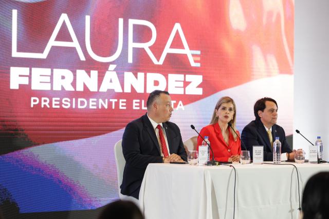 (260203) -- SAN JOSE, Feb. 3, 2026 (Xinhua) -- Costa Rican President-elect Laura Fernandez (C) attends a press conference in San Jose, Costa Rica, Feb. 2, 2026. Laura Fernandez, the candidate from the ruling Sovereign People Party, on Sunday celebrated her victory in the Costa Rican presidential election after securing 48.3 percent of the vote. (Photo by Francisco Canedo/Xinhua)