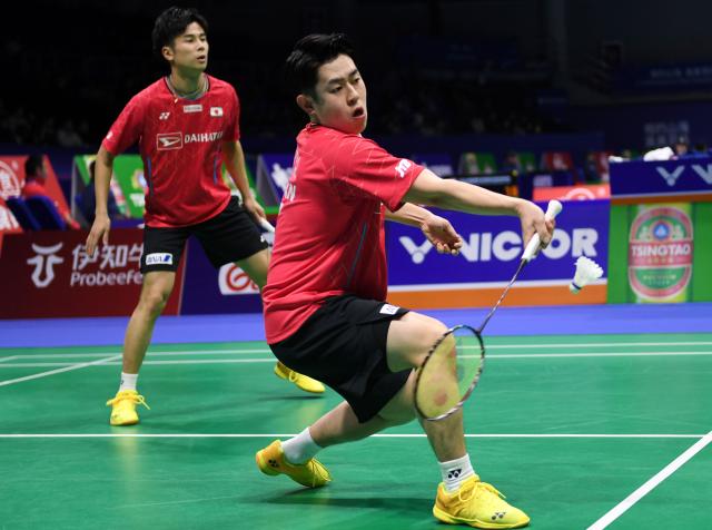 (260203) -- QINGDAO, Feb. 3, 2026 (Xinhua) -- Hoki Takuro (L)/Kobayashi Yugo of Japan compete in the men's doubles match against Eng Keat Wesley Koh/Donovan Willard Wee of Singapore during the Group C match at Badminton Asia Team Championships 2026 in Qingdao, east China's Shandong Province, Feb. 3, 2026. (Xinhua/Li Ziheng)