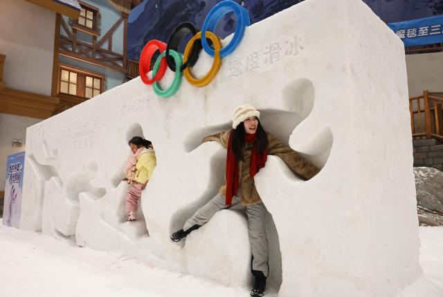 (260203) -- SHANGHAI, Feb. 3, 2026 (Xinhua) -- People have fun in an indoor ice and snow world in Shanghai, east China, Feb. 3, 2026. (Xinhua/Fang Zhe)