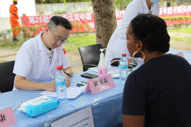 (260203) -- MAPUTO, Feb. 3, 2026 (Xinhua) -- Chen Jialei, head of the 26th Chinese medical team to Mozambique, provides free medical services on Inhaca Island in Maputo, on Jan. 31, 2026. Chinese doctors provided free consultations and donated medical supplies on Inhaca Island in Maputo, the Mozambican capital, over the weekend.
   The activity by the 26th Chinese medical team to Mozambique, in collaboration with China Road and Bridge Corporation, focused on the diagnosis and treatment of common conditions like wounds, eye diseases, hypertension, diabetes and various types of pain, benefiting about 240 patients.
   TO GO WITH "Chinese medical team provides free medical services, donates supplies on Inhaca Island in Mozambique" (Xinhua/Leng Ruijie)