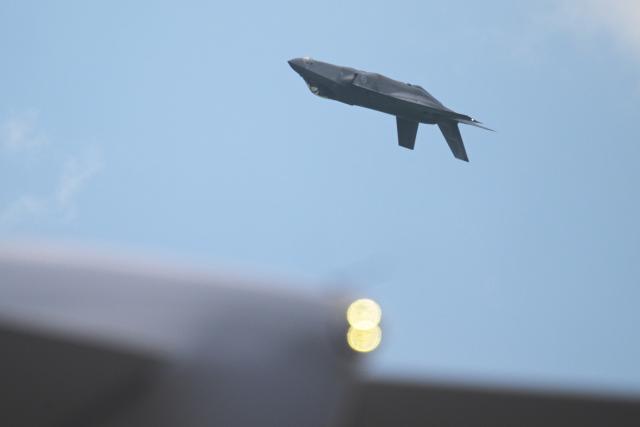 (260203) -- SINGAPORE, Feb. 3, 2026 (Xinhua) -- An Royal Australian Air Force F-35A Lightning II fighter jet performs during a flying display at the Singapore Airshow in Singapore's Changi Exhibition Center, Feb. 3, 2026. The 10th Singapore Airshow opened on Tuesday at the Changi Exhibition Center and runs until Feb. 8. (Photo by Then Chih Wey/Xinhua)