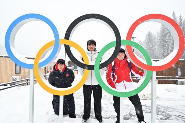 (260203) -- CORTINA D'AMPEZZO, Feb. 3, 2026 (Xinhua) -- Chinese athletes Shi Yaolong, Ding Yunda and Sun Kaizhi (L to R) pose for photos at the Cortina D'Ampezzo Olympic & Paralympic Village ahead of the 2026 Milan-Cortina Winter Olympics in Cortina D'Ampezzo, Italy, Feb. 3, 2026. (Xinhua/Lian Yi)