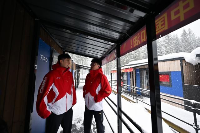 (260203) -- CORTINA D'AMPEZZO, Feb. 3, 2026 (Xinhua) -- Members of Chinese delegation walk at the Cortina D'Ampezzo Olympic & Paralympic Village ahead of the 2026 Milan-Cortina Winter Olympics in Cortina D'Ampezzo, Italy, Feb. 3, 2026. (Xinhua/Lian Yi)