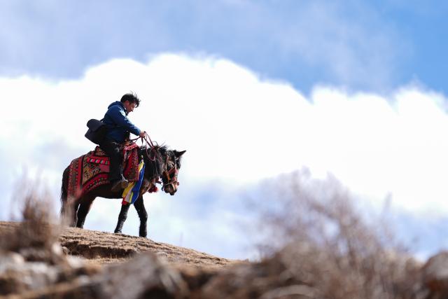 (260203) -- YUSHU, Feb. 3, 2026 (Xinhua) -- Kunga patrols in Angsai Township of Zaduo County, Yushu Tibetan Autonomous Prefecture, northwest China's Qinghai Province, Jan. 29, 2026. Amid snow-capped mountains and deep valleys in Angsai Township of Zaduo County, an area in Sanjiangyuan National Park, Tseten and Kunga trek over ridges, cross alpine meadows and carry out ecological patrols, pressing the shutter as they move through the landscape.    
   In 2016, Tseten and Kunga became rangers under a public welfare program. Having taught themselves photography, they have been documenting the mountains, rivers and wildlife of their homeland with their cameras while patrolling, collecting litter, monitoring water sources and observing vegetation. 
   Over a decade, their footprints have spread across the grasslands and river shores. Their lens have remained fixed on the changes unfolding on this land: wildlife populations are increasing, traces of garbage on the grasslands have largely disappeared, and the ecological landscape along the Lancang River has grown better and better. (Xinhua/Qi Zhiyue)