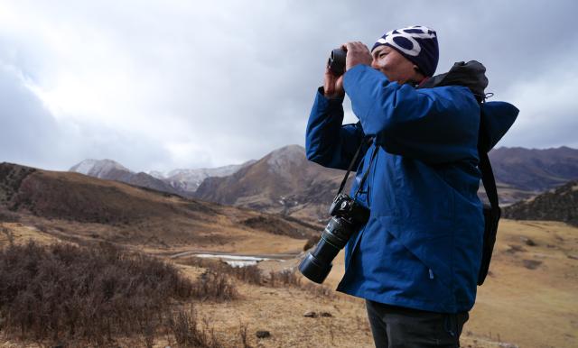 (260203) -- YUSHU, Feb. 3, 2026 (Xinhua) -- Tseten patrols in Angsai Township of Zaduo County, Yushu Tibetan Autonomous Prefecture, northwest China's Qinghai Province, Jan. 29, 2026. Amid snow-capped mountains and deep valleys in Angsai Township of Zaduo County, an area in Sanjiangyuan National Park, Tseten and Kunga trek over ridges, cross alpine meadows and carry out ecological patrols, pressing the shutter as they move through the landscape.    
   In 2016, Tseten and Kunga became rangers under a public welfare program. Having taught themselves photography, they have been documenting the mountains, rivers and wildlife of their homeland with their cameras while patrolling, collecting litter, monitoring water sources and observing vegetation. 
   Over a decade, their footprints have spread across the grasslands and river shores. Their lens have remained fixed on the changes unfolding on this land: wildlife populations are increasing, traces of garbage on the grasslands have largely disappeared, and the ecological landscape along the Lancang River has grown better and better. (Xinhua/Qi Zhiyue)