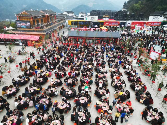 (260204) -- TAIJIANG, Feb. 4, 2026 (Xinhua) -- People take part in a long table banquet during a "village gala" in Taipan Village of Taijiang County, southwest China's Guizhou Province, Feb. 3, 2026.
  A "village gala" was held at the court of the "Village Basketball Association (Village BA)" in Taijiang County Tuesday night, which featured various folk performances staged by local villagers. 
  "Village Basketball Association" or "Village BA", is a grassroot basketball tournament held in Taipan Village. Organized by local residents, this event has gained popularity over the years and draws a large crowd of spectators and participants alike. (Photo by Yu Tianying/Xinhua)