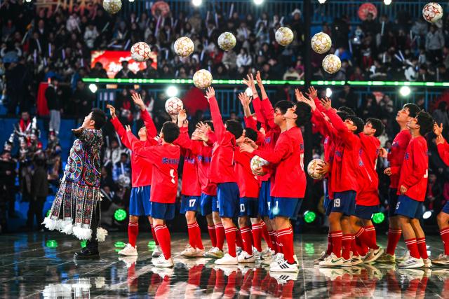 (260204) -- TAIJIANG, Feb. 4, 2026 (Xinhua) -- Children perform football skills during a "village gala" in Taipan Village of Taijiang County, southwest China's Guizhou Province, Feb. 3, 2026.
  A "village gala" was held at the court of the "Village Basketball Association (Village BA)" in Taijiang County Tuesday night, which featured various folk performances staged by local villagers. 
  "Village Basketball Association" or "Village BA", is a grassroot basketball tournament held in Taipan Village. Organized by local residents, this event has gained popularity over the years and draws a large crowd of spectators and participants alike. (Xinhua/Yang Wenbin)