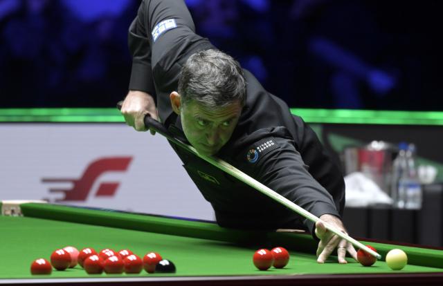 (260204) -- HONG KONG, Feb. 4, 2026 (Xinhua) -- Ronnie O'Sullivan competes during the first round match between Ronnie O'Sullivan of England and Joe O'Connor of England at the Snooker World Grand Prix 2026 in Hong Kong, south China, Feb. 4, 2026. (Xinhua/Lo Ping Fai)