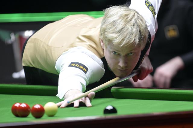 (260204) -- HONG KONG, Feb. 4, 2026 (Xinhua) -- Neil Robertson comeptes during the first round match between Neil Robertson of Australia and Jak Jones of Wales at the Snooker World Grand Prix 2026 in Hong Kong, south China, Feb. 4, 2026. (Xinhua/Lo Ping Fai)