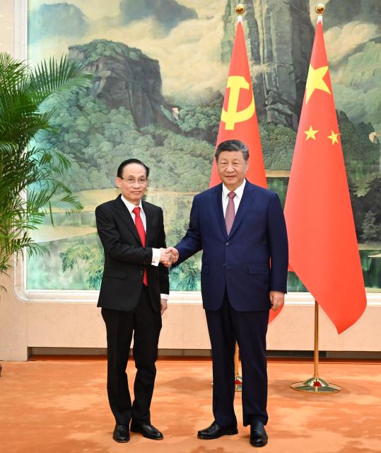 (260204) -- BEIJING, Feb. 4, 2026 (Xinhua) -- Xi Jinping, general secretary of the Communist Party of China (CPC) Central Committee and Chinese president, meets with Le Hoai Trung, special envoy of General Secretary of the Communist Party of Vietnam (CPV) Central Committee To Lam, at the Great Hall of the People in Beijing, capital of China, Feb. 4, 2026. Le Hoai Trung is a member of the Political Bureau of the CPV Central Committee and minister of foreign affairs of Vietnam. (Xinhua/Li Xiang)