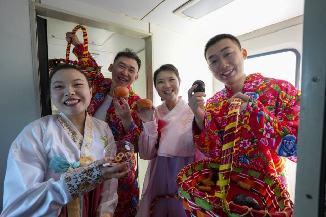 (260204) -- HARBIN, Feb. 4, 2026 (Xinhua) -- Attendants in folk costumes showcase frozen fruits at an "in-train fair" in northeast China's Heilongjiang Province, Feb. 4, 2026. Train K7103, the host of Heilongjiang's first "in-train fair" of 2026, departed from Harbin and headed for Jiagedaqi on Wednesday. The fair features agricultural specialties of the province, railway-themed creative cultural products, and handicrafts listed as intangible cultural heritage. Items purchased at the "fair" would be delivered to buyer-designated addresses via courier service.
   China Railway Harbin Group Co., Ltd. has successively launched a number of themed tourist trains in recent years. At the same time, the company tries its best to enable unique and warm experience for its passengers amid the ongoing Spring Festival travel rush. (Xinhua/Wang Song)