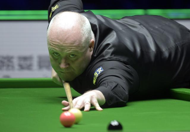 (260204) -- HONG KONG, Feb. 4, 2026 (Xinhua) -- John Higgins competes during the first round match between Zhao Xintong of China and John Higgins of Scotland at the Snooker World Grand Prix 2026 in Hong Kong, south China, Feb. 4, 2026. (Xinhua/Lo Ping Fai)