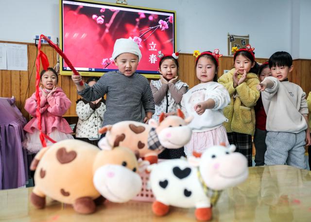 (260204) -- BEIJING, Feb. 4, 2026 (Xinhua) -- Children take part in a traditional game played on the occasion of "Lichun" at a kindergarten in Jiaozuo, central China's Henan Province, on Feb. 4, 2026. Wednesday marks "Lichun," or the Beginning of Spring, the first of the 24 solar terms on the Chinese lunar calendar. (Photo by Cheng Quan/Xinhua)